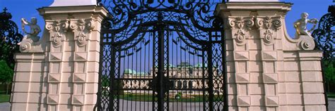 Alpengarten Schloss Belvedere To The Canal