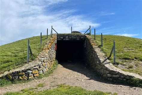 Barclodiad y Gawres Burial Mound Isle Of Anglesey (Ynys Môn)