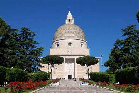 Chiesa Santi Pietro e Paolo Southern Rome