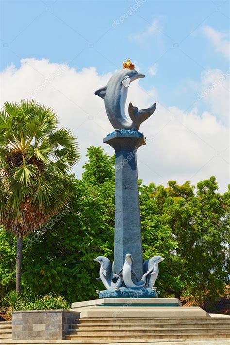 Dolphin Monument Lovina