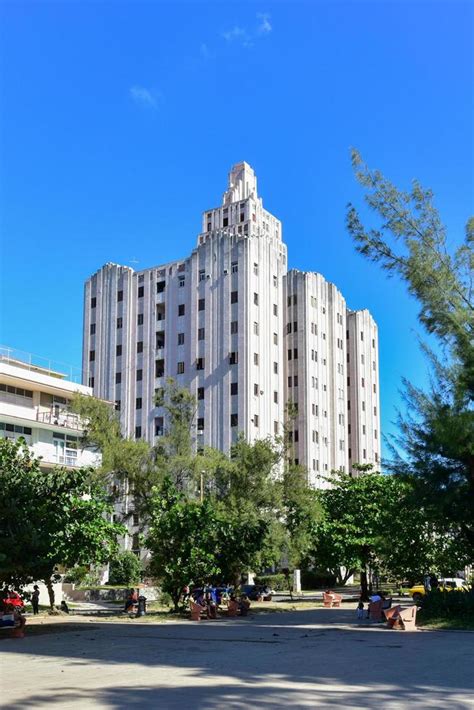 Edificio López Serrano Vedado