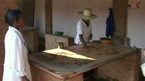 Fabrique de Papier Antaimoro Madagascar
