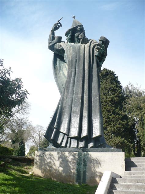 Grgur Ninski statue Split