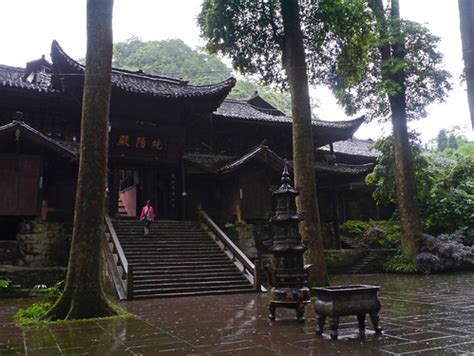 Leiyin Temple Emei Shan