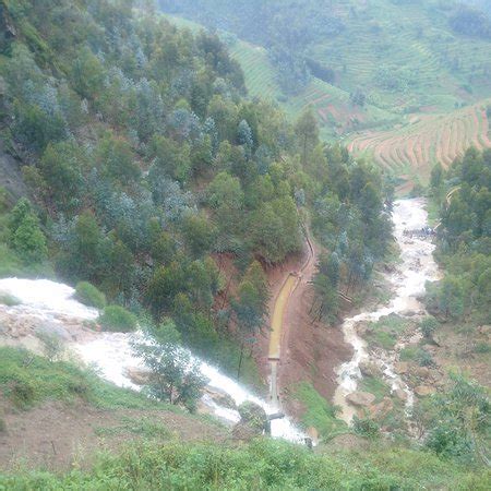 Les Chutes de Ndaba Rwanda