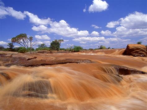 Lugards Falls Kenya