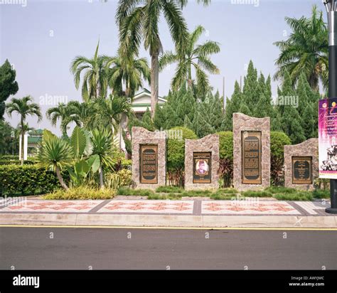 Memorial Tun Abdul Razak Lake Gardens, Brickfields & Bangsar