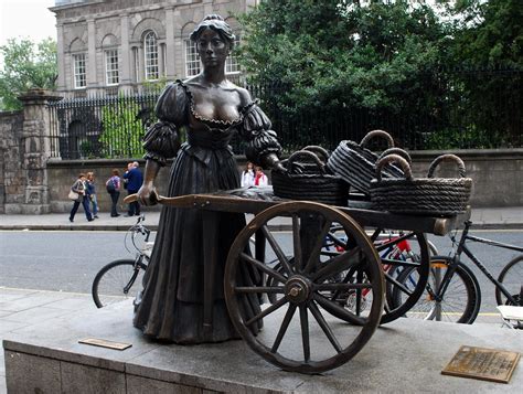 Molly Malone Statue Grafton Street & St Stephen'S Green