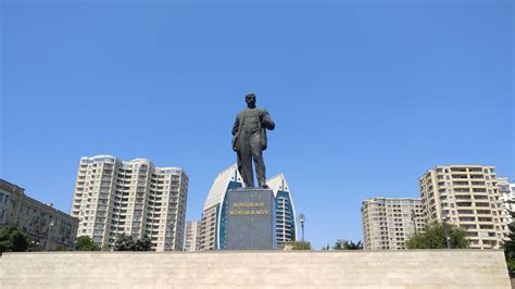 Nәriman Nәrimanov Statue Baku