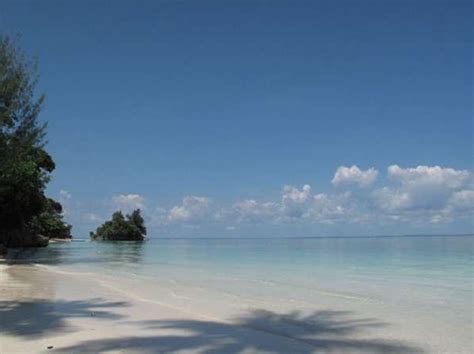 Pantai Daftel Maluku