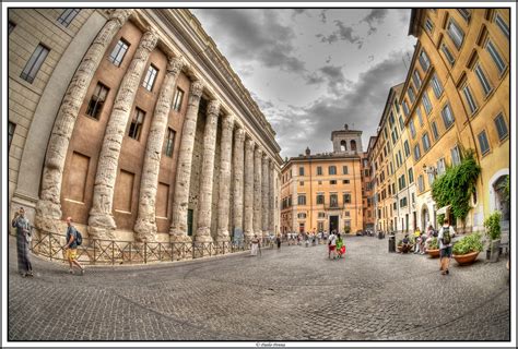 Piazza di Pietra Centro Storico