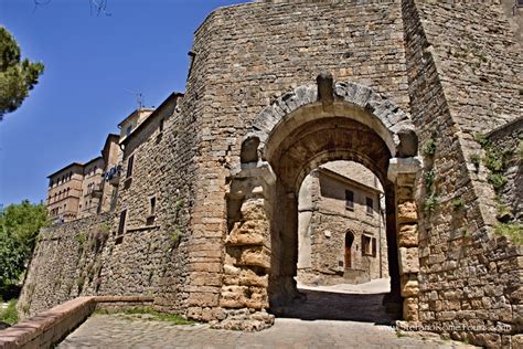 Porta all'Arco Volterra