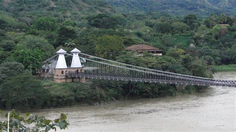 Puente de Occidente Around Medellín