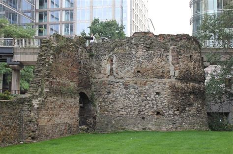 Roman Fort & City Wall London