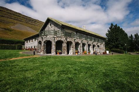 Skriðuklaustur Inland