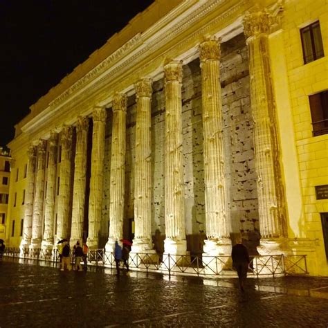 Tempio di Adriano Centro Storico
