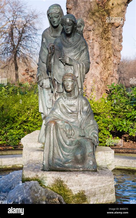 Three Fates Statue Grafton Street & St Stephen'S Green