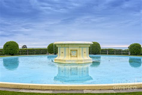 Tom Parker Fountain Napier